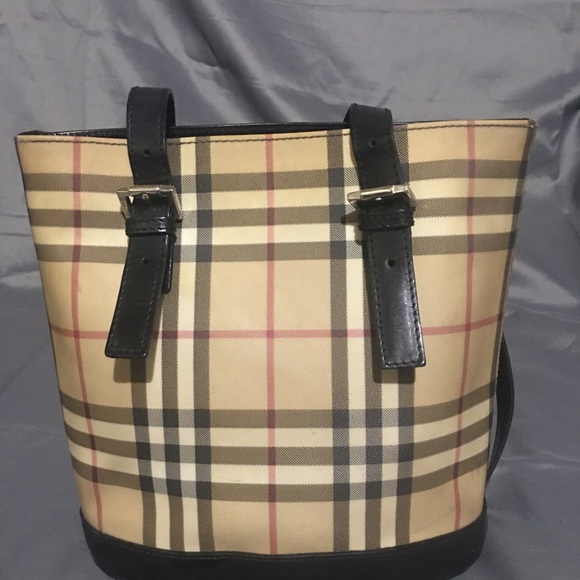 Burberry Handbags - Very good condition vintage original Burberry purse